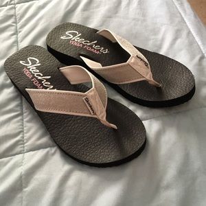 Sketchers..brand new US size 7 yoga mat flip flops